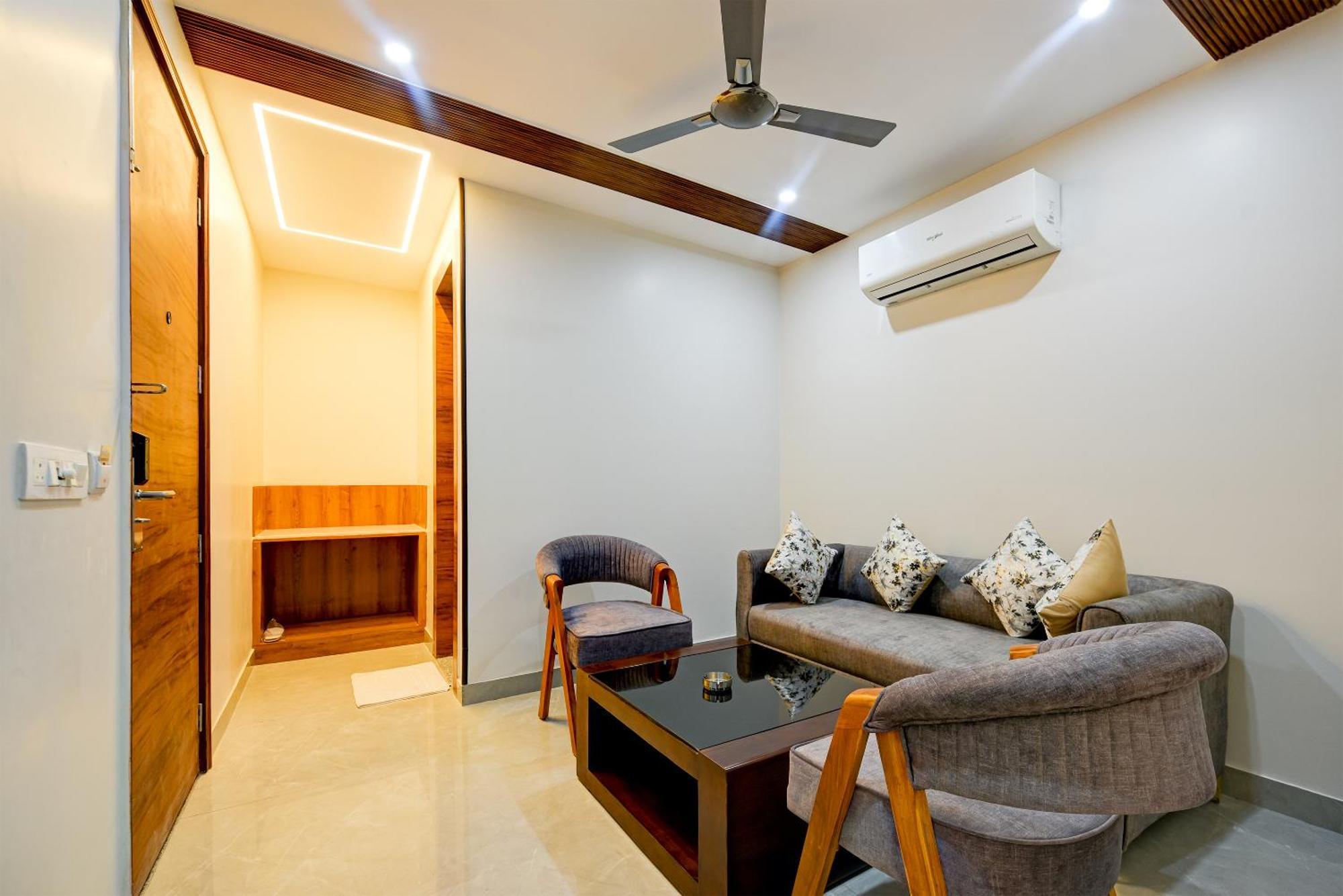 Airport Le Premier, New Delhi Hotel Exterior photo
