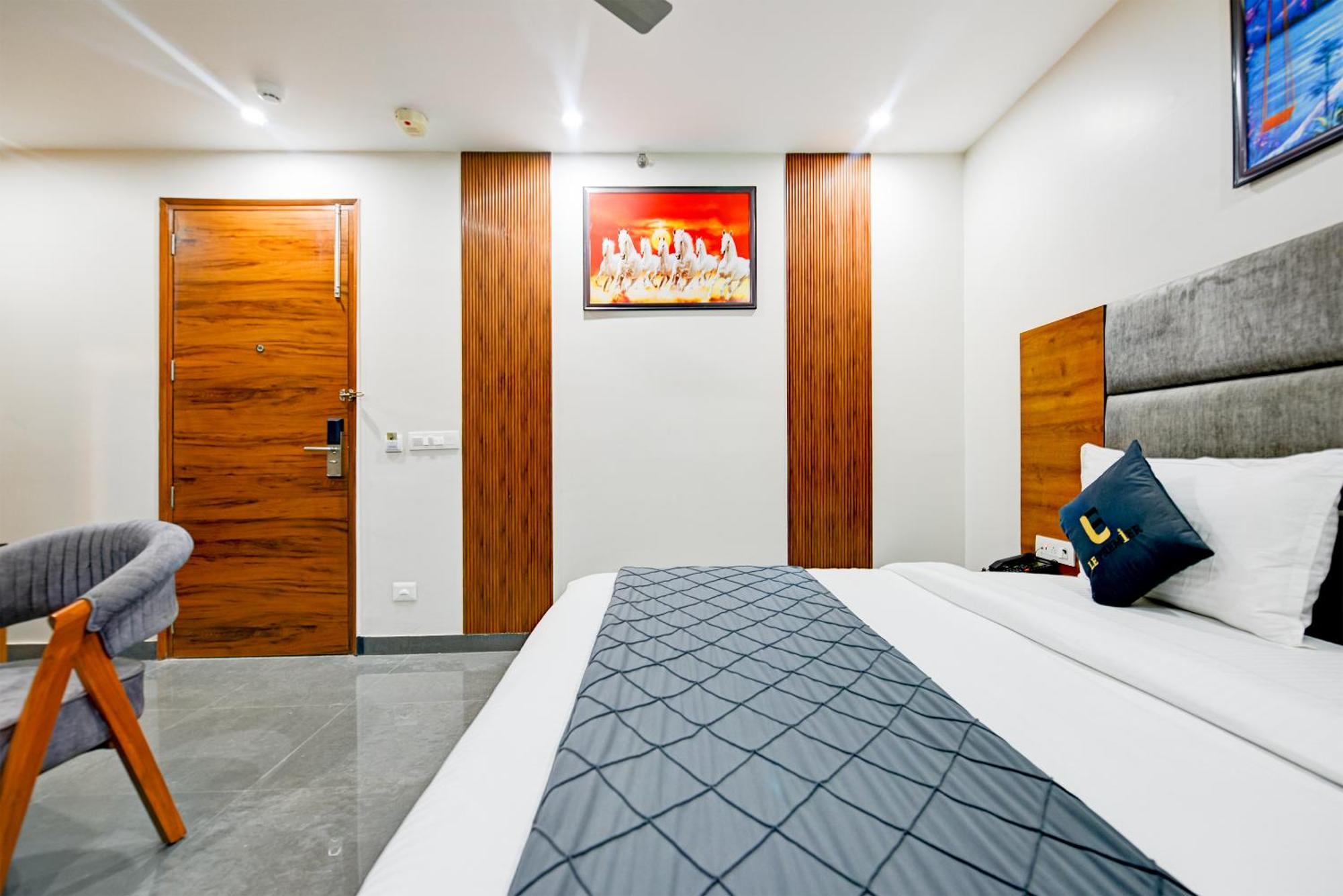Airport Le Premier, New Delhi Hotel Exterior photo