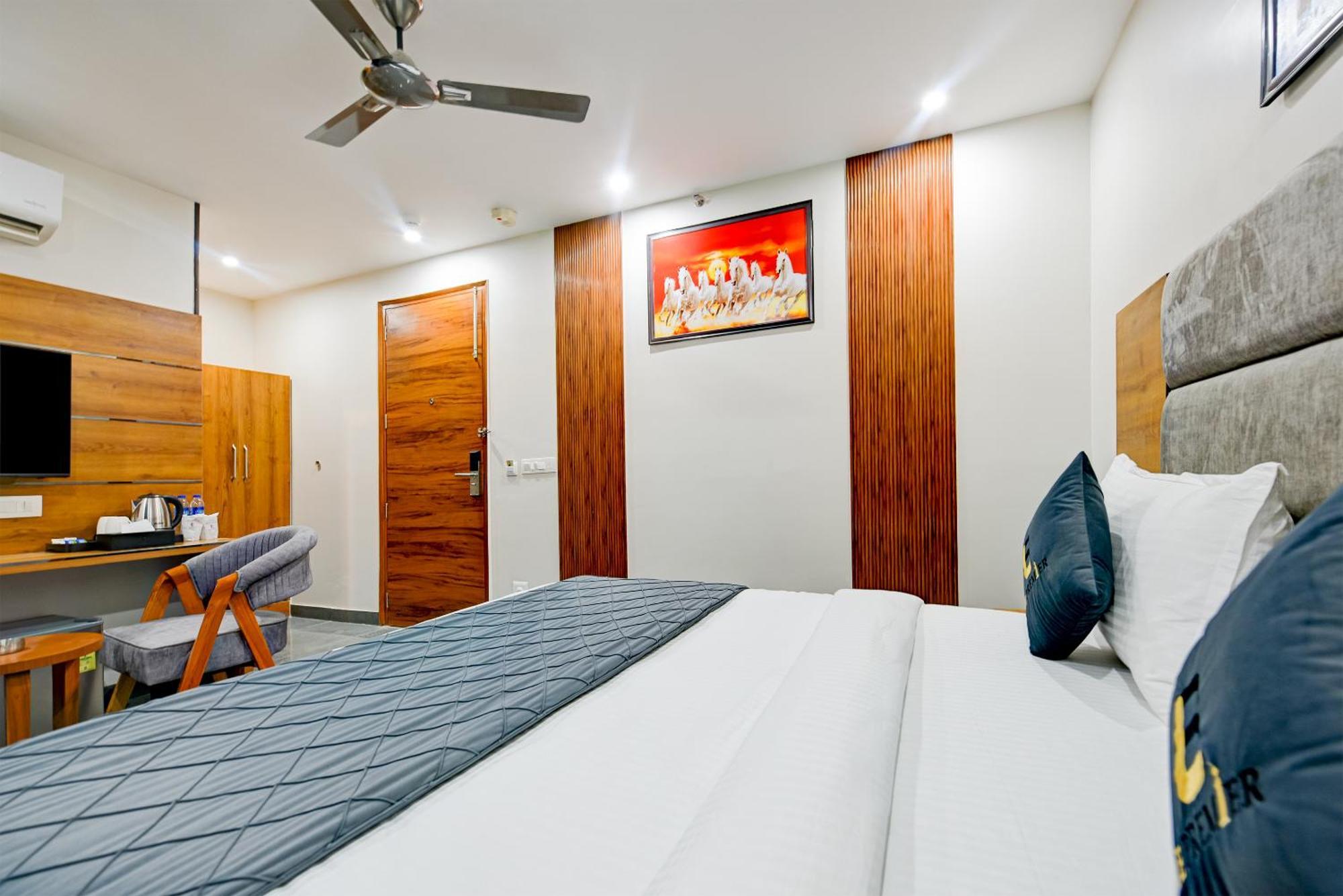 Airport Le Premier, New Delhi Hotel Exterior photo